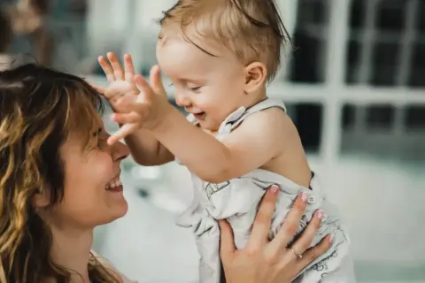 Kasia Stankiewicz z synem Fryderykiem, czułe chwile matki z dzieckiem.
