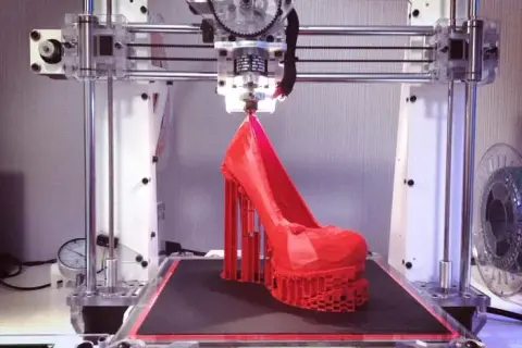 Drukarka 3D: Co potrafi i jak działa? Odkryj jej niezwykłe możliwości
