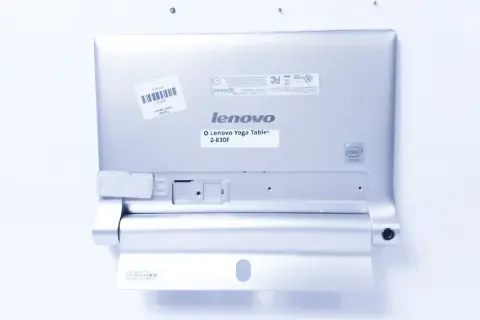 Tył tabletu Lenovo Yoga Tablet 2-830F. Dowiedz się, jak zresetować tablet Lenovo, gdy napotkasz problemy.