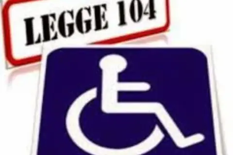 Simbolo disabilità e targa "LEGGE 104". Un promemoria per i diritti delle persone con disabilità, inclusi coloro con **asperger**.