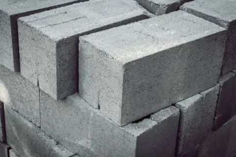 Fundamenty z bloczków betonowych czy wylewane - co wybrać dla domu?