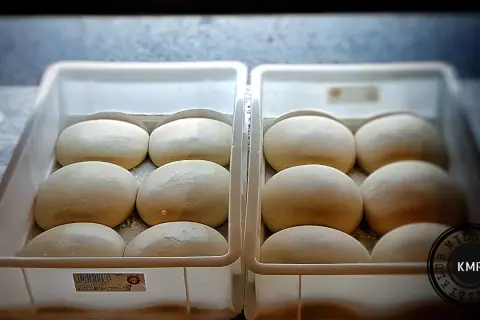 Ile powinno wyrastać ciasto na pizzę? Od 1,5 do 72h
