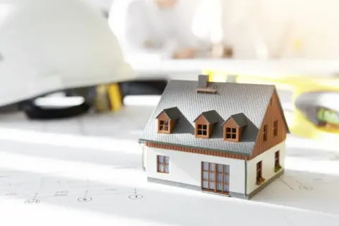 Ile kosztuje dom 70m2 na zgłoszenie? Pełny kosztorys 2026