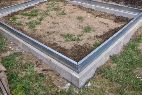 Fundament pod szklarnię: Jaki wybrać i jak zbudować krok po kroku?