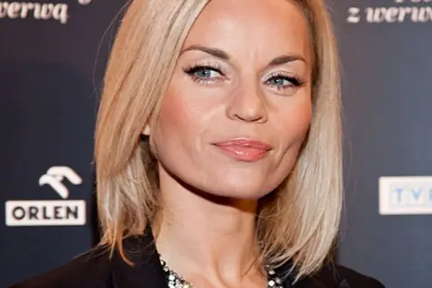Blondynka z błękitnymi oczami, która polskie gwiazdy rzuciły studia na ostatnim roku dla kariery.