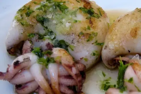 Seiche grillée à la poêle : le secret d'une tendreté parfaite