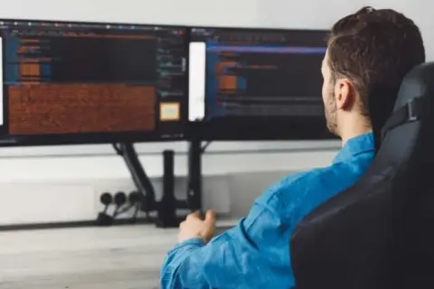 Czy drugi monitor obciąża komputer? Sprawdź, co musisz wiedzieć