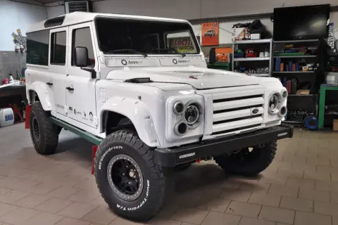 Auta z napędem 4x4: zalety, wady i popularne modele w Polsce
