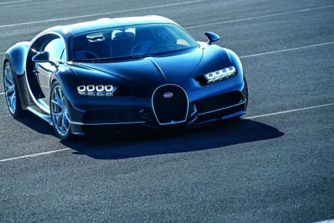 Bugatti Chiron: Ile pali? Prawda o W16 i astronomicznych kosztach