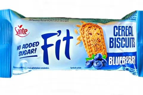 Opakowanie ciastek Sante Fit Cereal Biscuits o smaku borówkowym, bez dodatku cukru.