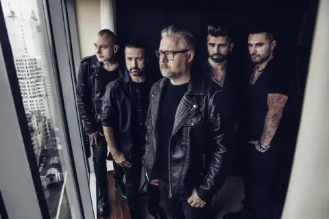 Ile kosztuje koncert Enej? Zaskakujące ceny i czynniki wpływające na koszt