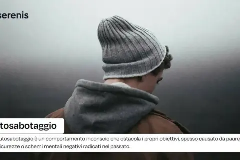 Ragazzo con cappello grigio, con testo su autosabotaggio nelle relazioni. Comportamento inconscio che ostacola obiettivi, causato da paure.