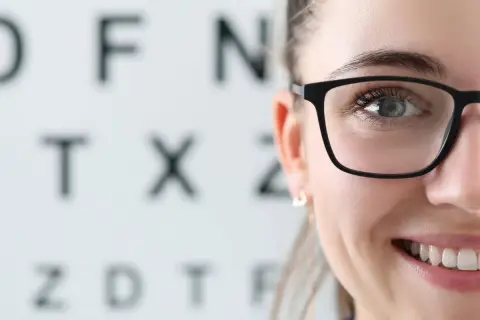 Okulista czy optometrysta? Kto zbada Twój wzrok i wyleczy oczy?