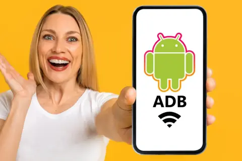 Mujer sorprendida muestra un teléfono con el logo de Android y "ADB" escrito, indicando control remoto.