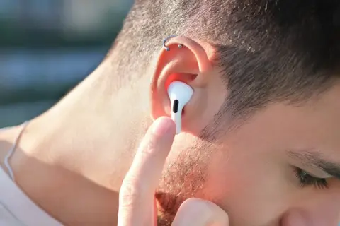 Co zrobić, gdy jeden AirPods gra ciszej? Skuteczne rozwiązania problemu