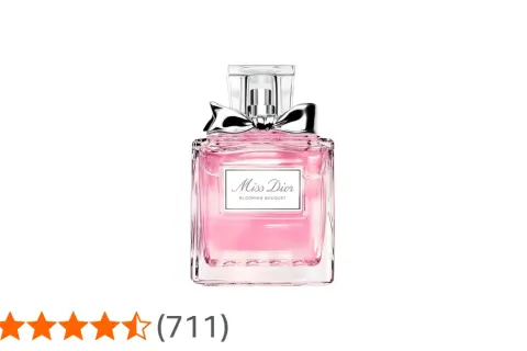 Różowy flakonik perfum Miss Dior Blooming Bouquet z srebrną kokardką, jak kwitnący bukiet wiosennych kwiatów.