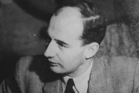 Raoul Wallenberg, en svensk diplomat och hjälte, vars judiska insatser räddade tusentals liv under Förintelsen.