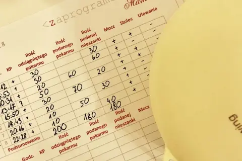 Laktacja po cesarce: Kiedy mleko i jak ją rozkręcić?