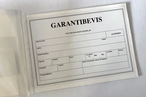 Garantibevis för bil, med fält för ägarens namn, adress, chassinummer och övrig specifikation. En viktig del av bilens servicebok.