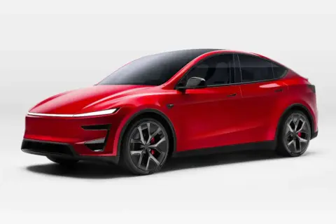 Czerwony Tesla Y 2025 z czarnym dachem i przyciemnianymi szybami, prezentujący futurystyczny design.