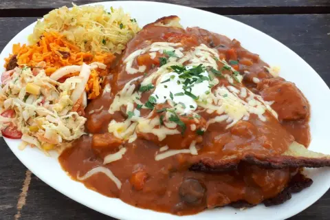 Gdzie zjeść w Świętej Katarzynie? Najlepsze restauracje i opinie