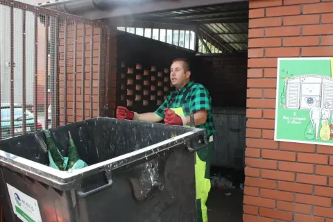 Gdzie wyrzucać szklane opakowania po kosmetykach, aby nie marnować?