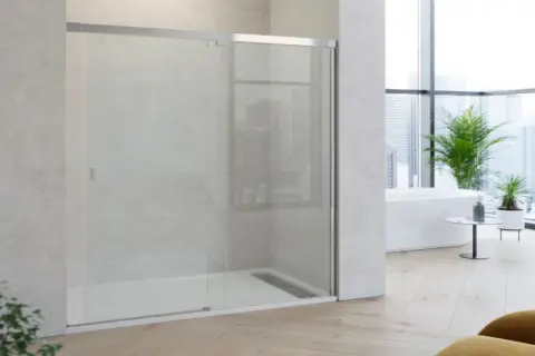 Une douche moderne avec une paroi en verre, parfaite pour nettoyer vitre douche. La salle de bain lumineuse offre une vue sur la ville.