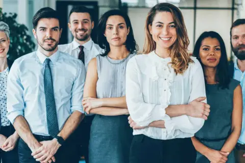 Grupa profesjonalistów, którzy wiedzą, jak zostać liderem. Uśmiechnięci, pewni siebie, gotowi na wyzwania.