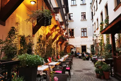 Wrocław gdzie zjeść? Wybierz idealną restaurację na każdą okazję