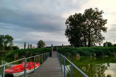 Łochów atrakcje, które zaskoczą całą rodzinę i umilą czas