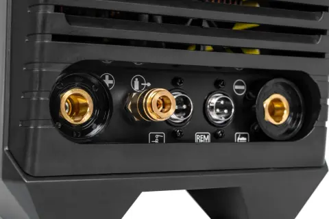 Złącza spawarki TIG Magnum THF 238 PRO AC/DC: gniazda prądowe, przyłącze gazu, złącze REM.