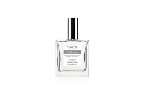 Szklana buteleczka perfum Demeter "Thunderstorm" z metalową nakrętką. Zapach przywołuje atmosferę burzy.