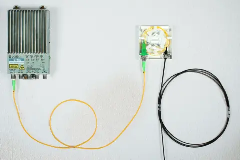 Ile trwa montaż światłowodu w bloku? Sprawdź, co może opóźnić instalację
