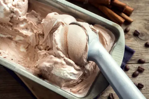Przepisy na zdrowe lody bez cukru, które pokochasz i zrobisz łatwo