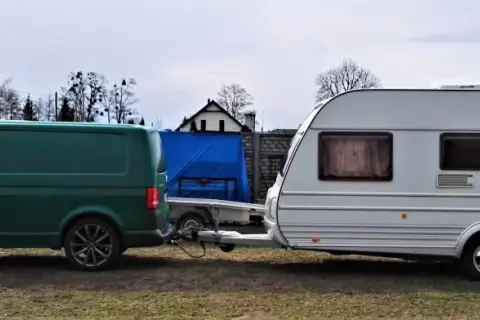 Jak wypoziomować przyczepę kempingową, aby uniknąć problemów z bezpieczeństwem