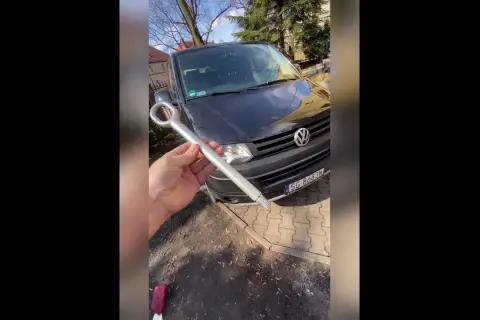 Gdzie wkręcić ucho do holowania VW T5 i uniknąć problemów z holowaniem