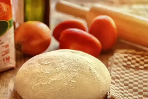 Pâte à pizza maison parfaite : le guide complet et les astuces