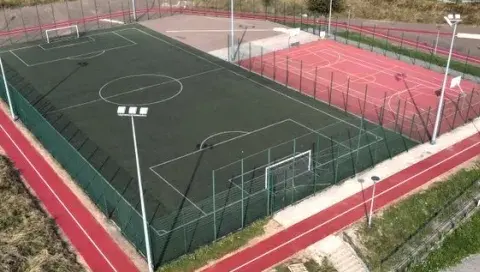 Ile metrów ma bieżnia na orliku w Bielsku-Białej? Sprawdź wymiary