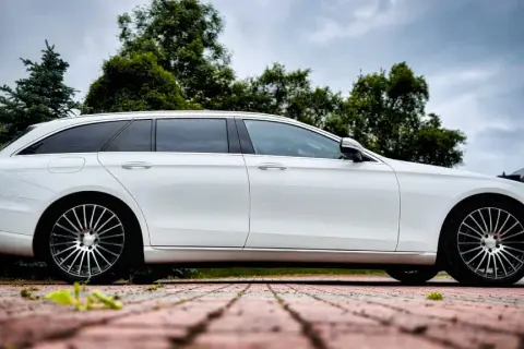 Mercedes W213 jaki silnik – poznaj najlepsze opcje i ich wady