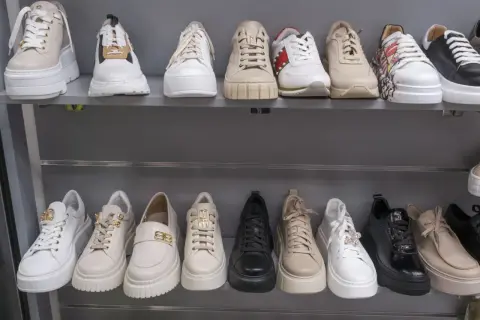 Gdzie kupić buty w Krakowie? Odkryj najlepsze sklepy i oferty