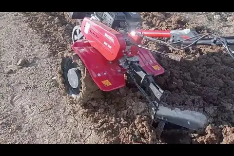 Prosty sposób jak zamontować pług do glebogryzarki: instrukcja krok po kroku
