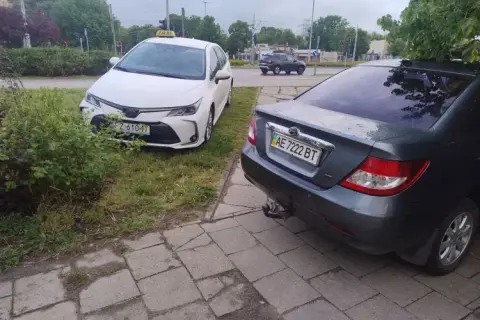 Jak zgłosić źle zaparkowany samochód w różnych miastach Polski