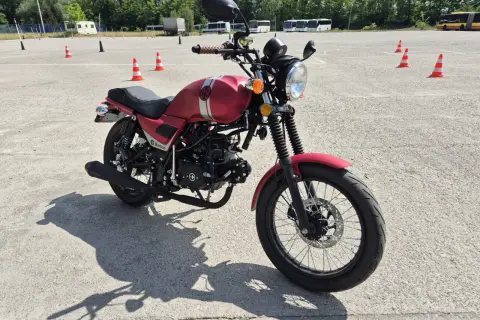 Prawo jazdy AM: Ile kosztuje kurs na motorower? Uniknij ukrytych opłat!