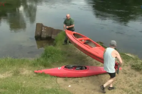 Jak wiosłować kajakiem dwuosobowym? Zgrana współpraca bez frustracji