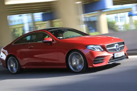 Mercedes E klasy coupe - luksus, osiągi i bezpieczeństwo w jednym
