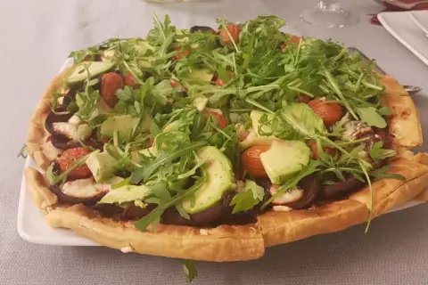 Pyszny przepis na pizzę bezglutenową, który zaskoczy Twoje podniebienie