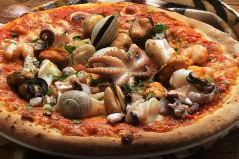 Zrób dietetyczną pizzę: 50% mniej kalorii, 100% smaku! Poradnik
