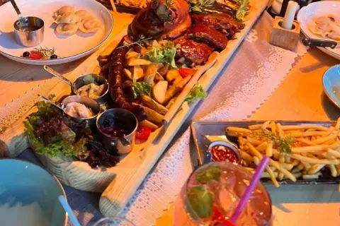 Zakopane: Gdzie zjeść? Przewodnik po najlepszych restauracjach i karczmach