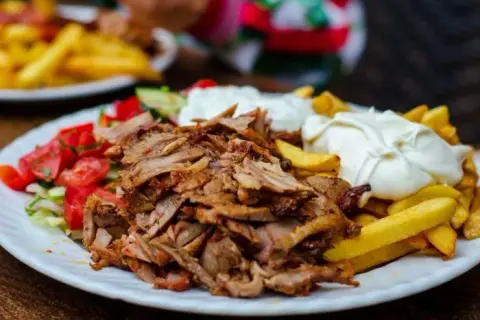 Czy kebab tuczy? Odkryj kaloryczność i wpływ na wagę