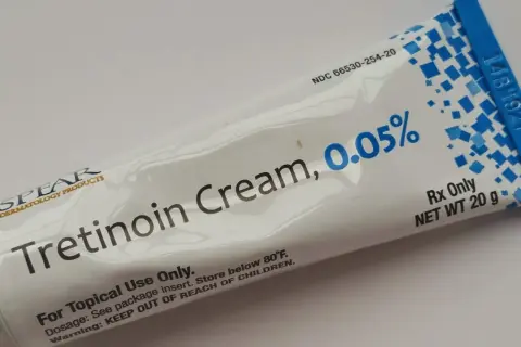 Tretinoin Cream 0.05% från Spear Dermatology Products. Receptbelagd kräm för hudvård.